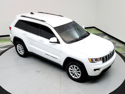 Used 2021 Jeep Grand Cherokee Laredo image 32