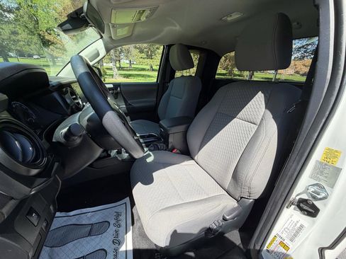 Used 2023 Toyota Tacoma SR AWD/4WD image 13
