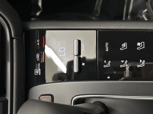 New 2025 Porsche Macan image 21