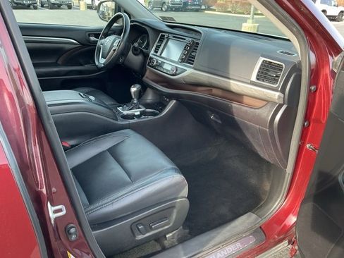 Used 2018 Toyota Highlander Limited image 25