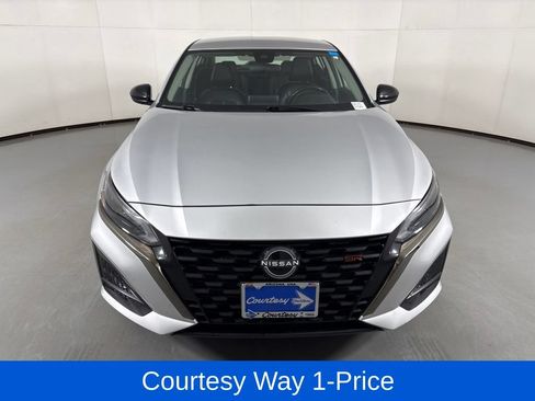 Used 2024 Nissan Altima 2.5 SR FWD image 4