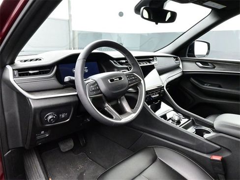 Used 2024 Jeep Grand Cherokee Limited w/ Trailer Tow Package image 4