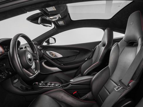 Used 2023 McLaren GT RWD image 24