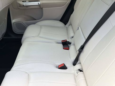 Used 2023 Mercedes-Benz GLB 250 image 13