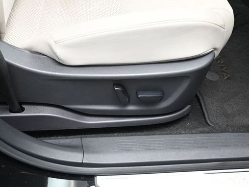 Used 2023 Nissan Ariya FWD image 25