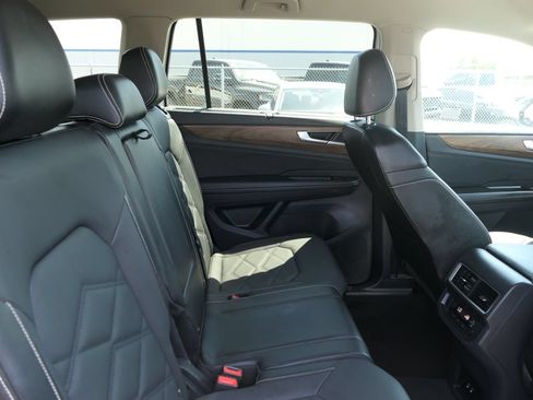 Used 2025 Volkswagen Atlas SE FWD image 22