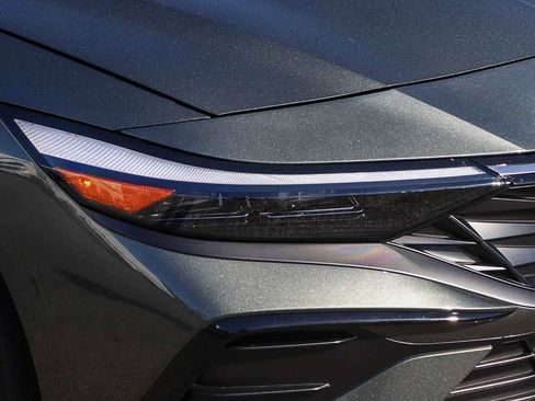 New 2026 Hyundai Elantra SEL Sport FWD image 4