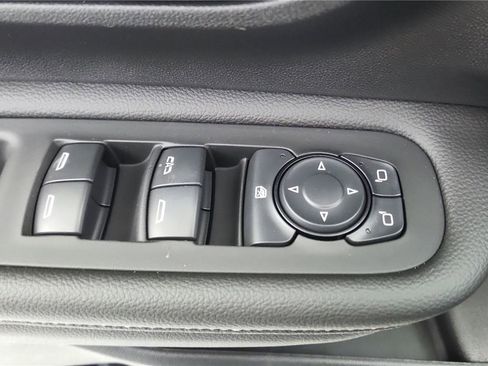 Used 2024 GMC Terrain SLE image 21