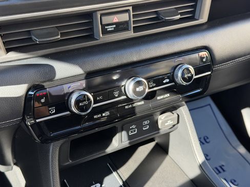 Certified 2025 Honda Pilot Touring image 23