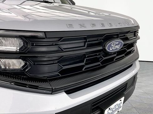 Certified 2025 Ford Expedition Active AWD/4WD image 29