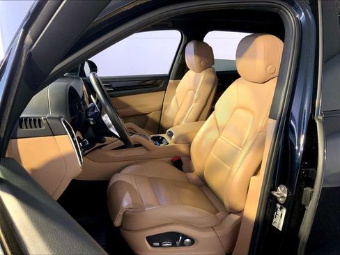 Used 2021 Porsche Cayenne image 5