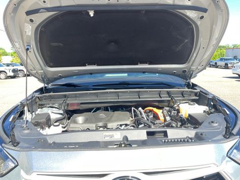 Used 2025 Toyota Highlander XLE AWD/4WD image 19