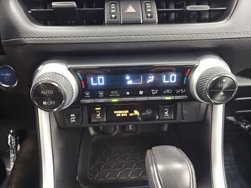 Used 2022 Toyota RAV4 XLE Premium AWD/4WD image 25
