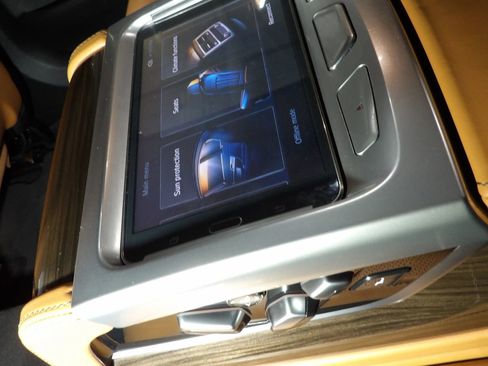 Used 2016 BMW 750i xDrive image 18