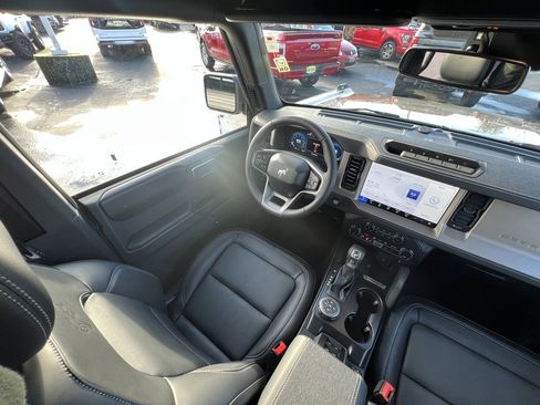 New 2025 Ford Bronco Outer Banks w/ Sasquatch Package image 18