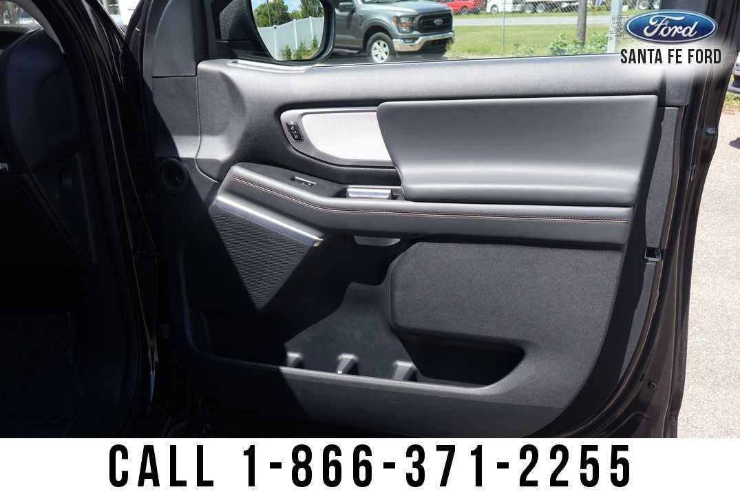 Used 2025 Ford Expedition Active RWD image 28
