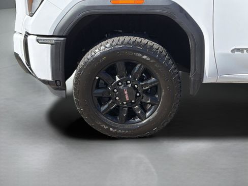 Used 2026 GMC Sierra 2500 AT4 image 9