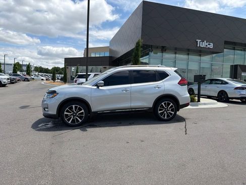 Used 2017 Nissan Rogue SL w/ SL Premium Package AWD/4WD image 4
