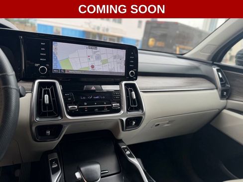 Used 2023 Kia Sorento EX w/ Panoramic Sunroof Package FWD image 8