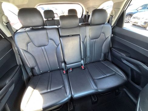 Used 2024 Kia Sorento S image 41