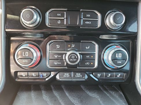 Used 2023 GMC Yukon XL Denali AWD/4WD image 17