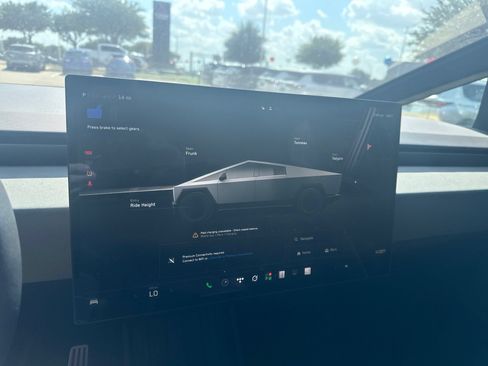 Used 2024 Tesla Cybertruck AWD Crew Cab image 8