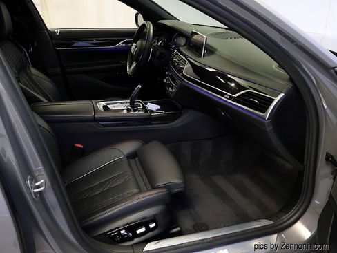 Certified 2022 BMW 750i xDrive w/ Executive Package image 39