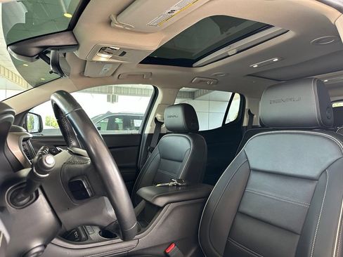 Used 2022 GMC Acadia Denali w/ Denali Ultimate Package FWD image 15