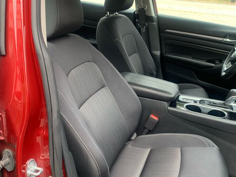 Used 2022 Nissan Altima 2.5 SV w/ SV Premium Package image 9