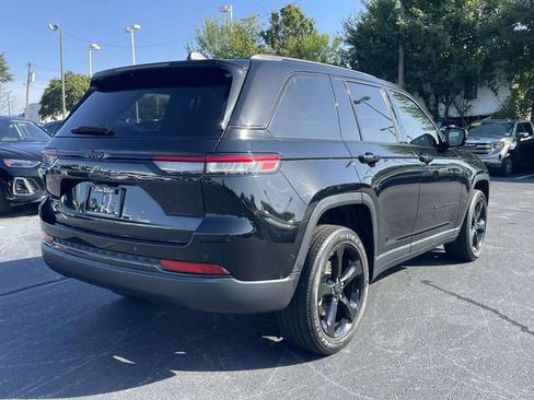 Used 2023 Jeep Grand Cherokee Altitude RWD image 7