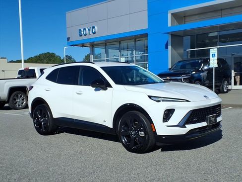 Used 2025 Buick Envision Sport Touring image 21