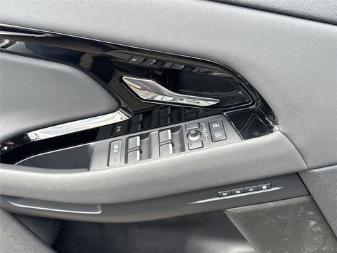 Used 2024 Land Rover Range Rover Evoque S AWD/4WD image 12