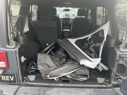 Used 2016 Jeep Wrangler Unlimited Sport w/ Power Convenience Group image 31