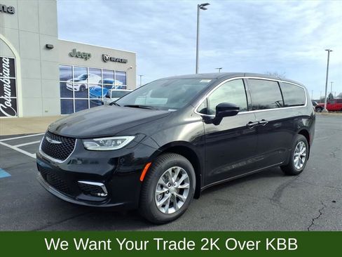 New 2026 Chrysler Pacifica Select image 2