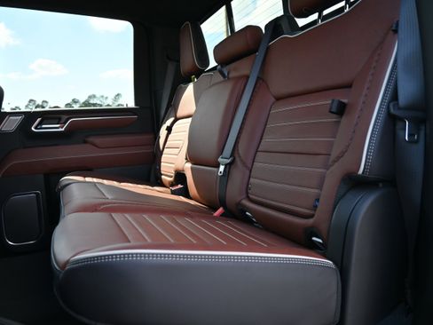 Used 2025 GMC Sierra 2500 Denali Ultimate image 31