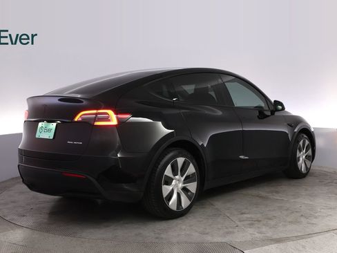 Used 2022 Tesla Model Y Long Range AWD/4WD image 3