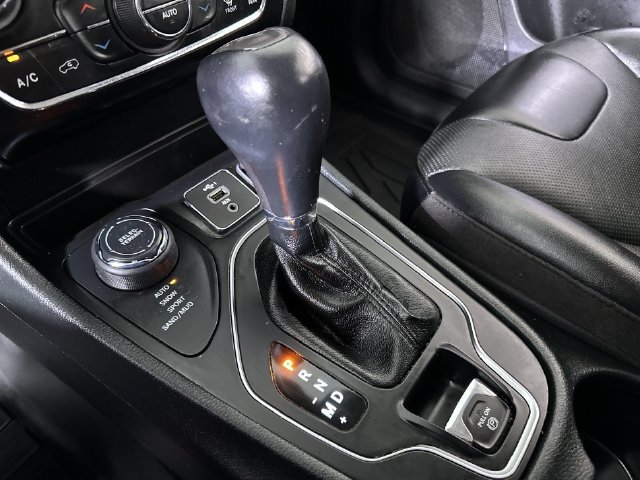 Used 2022 Jeep Cherokee Latitude Lux AWD/4WD image 16