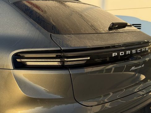 Used 2024 Porsche Macan 4 Electric image 13