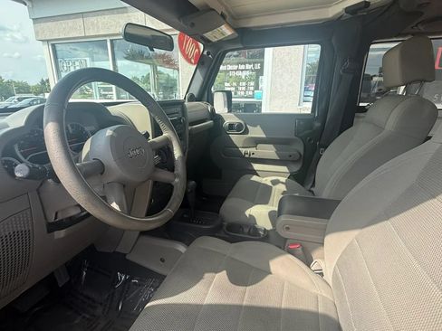 Used 2007 Jeep Wrangler Sahara w/ Dual Top Group AWD/4WD image 8