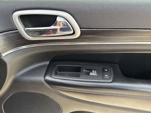 Used 2020 Jeep Grand Cherokee Limited w/ Luxury Group II image 45