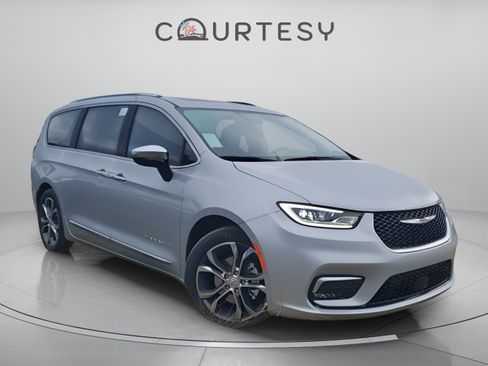 New 2026 Chrysler Pacifica Pinnacle FWD image 5
