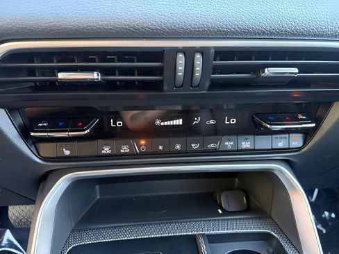 Used 2025 MAZDA CX-70 Plug-In Hybrid w/ Premium Pkg image 21