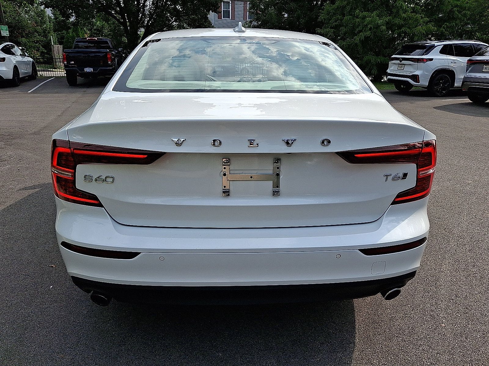 Used 2019 Volvo S60 T6 Momentum w/ Premium Package AWD/4WD image 5