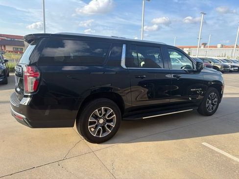 Used 2023 Chevrolet Suburban LT w/ LT Signature Plus Package AWD/4WD image 4