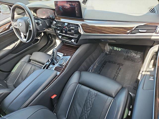 Used 2021 BMW 530e w/ Premium Package RWD image 22