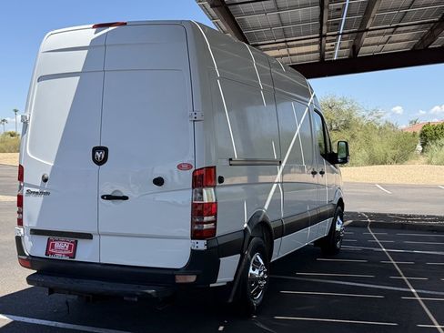 Used 2007 Dodge Sprinter 2500 RWD image 6