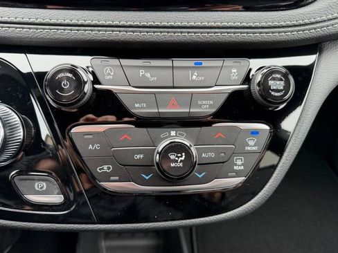 New 2026 Chrysler Pacifica Select image 21