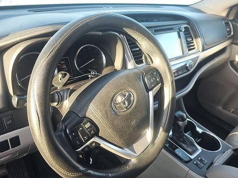 Used 2016 Toyota Highlander XLE AWD/4WD image 7