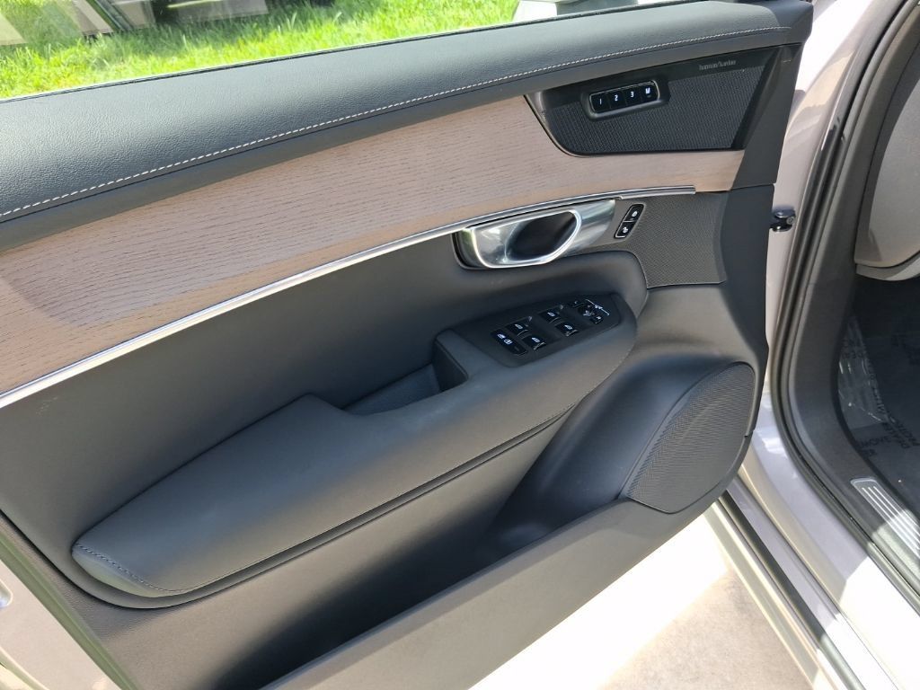 Certified 2026 Volvo XC90 B6 Plus AWD/4WD image 15