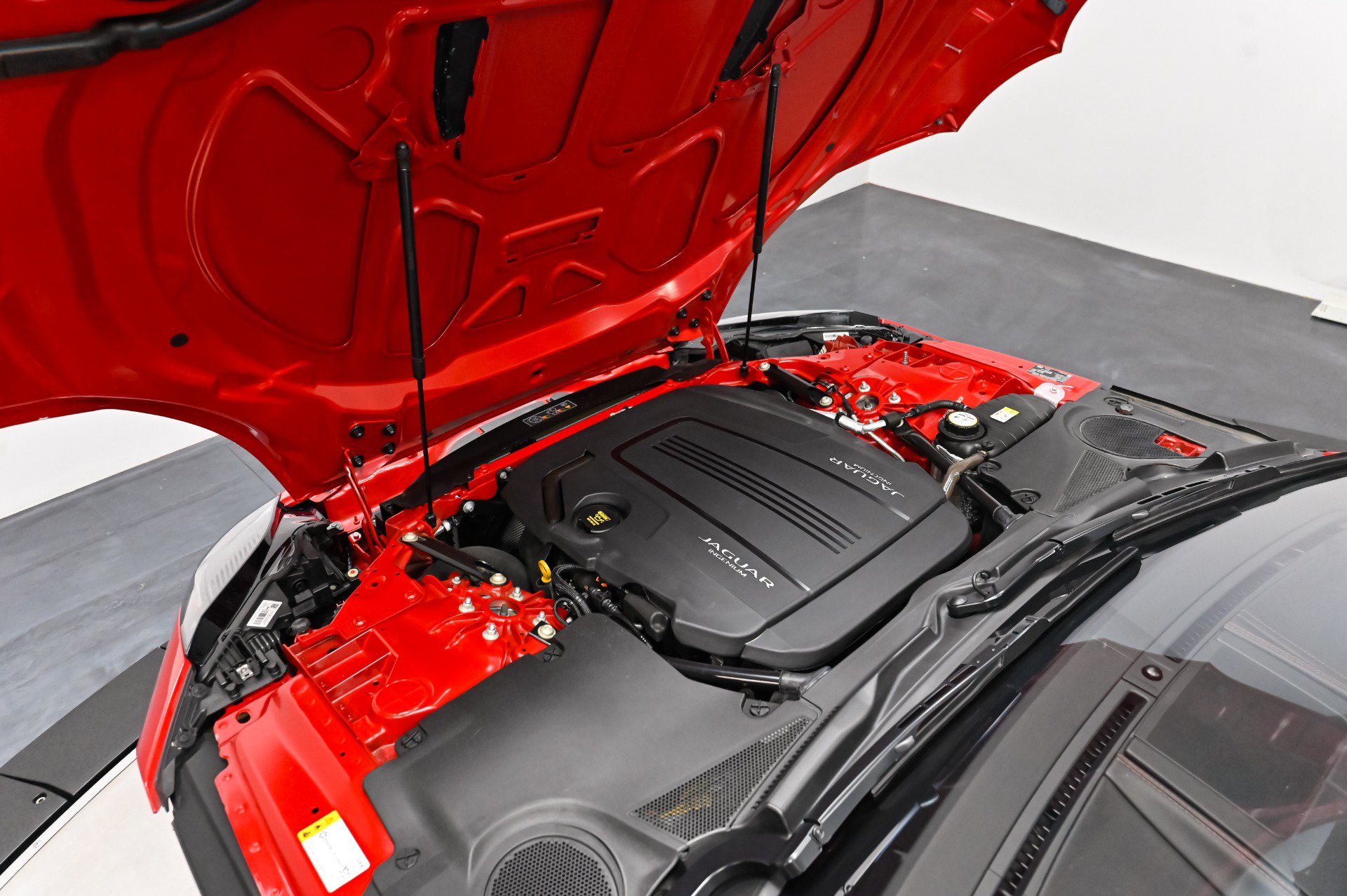 Used 2020 Jaguar F-TYPE Convertible RWD image 27